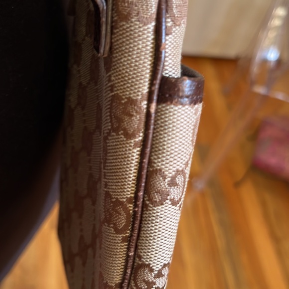 Gucci Crossbody Pouch - Picture 14 of 16